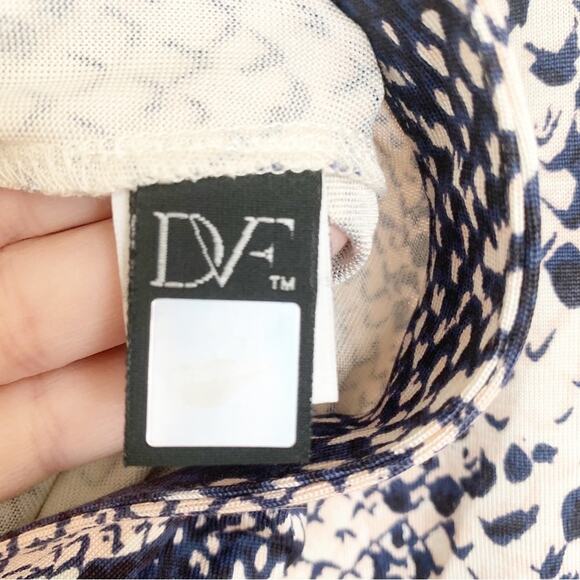 Diane Von Furstenberg Jeanne Two Snake Print Silk Jersey Wrap Dress Size 2 - Picture 8 of 8